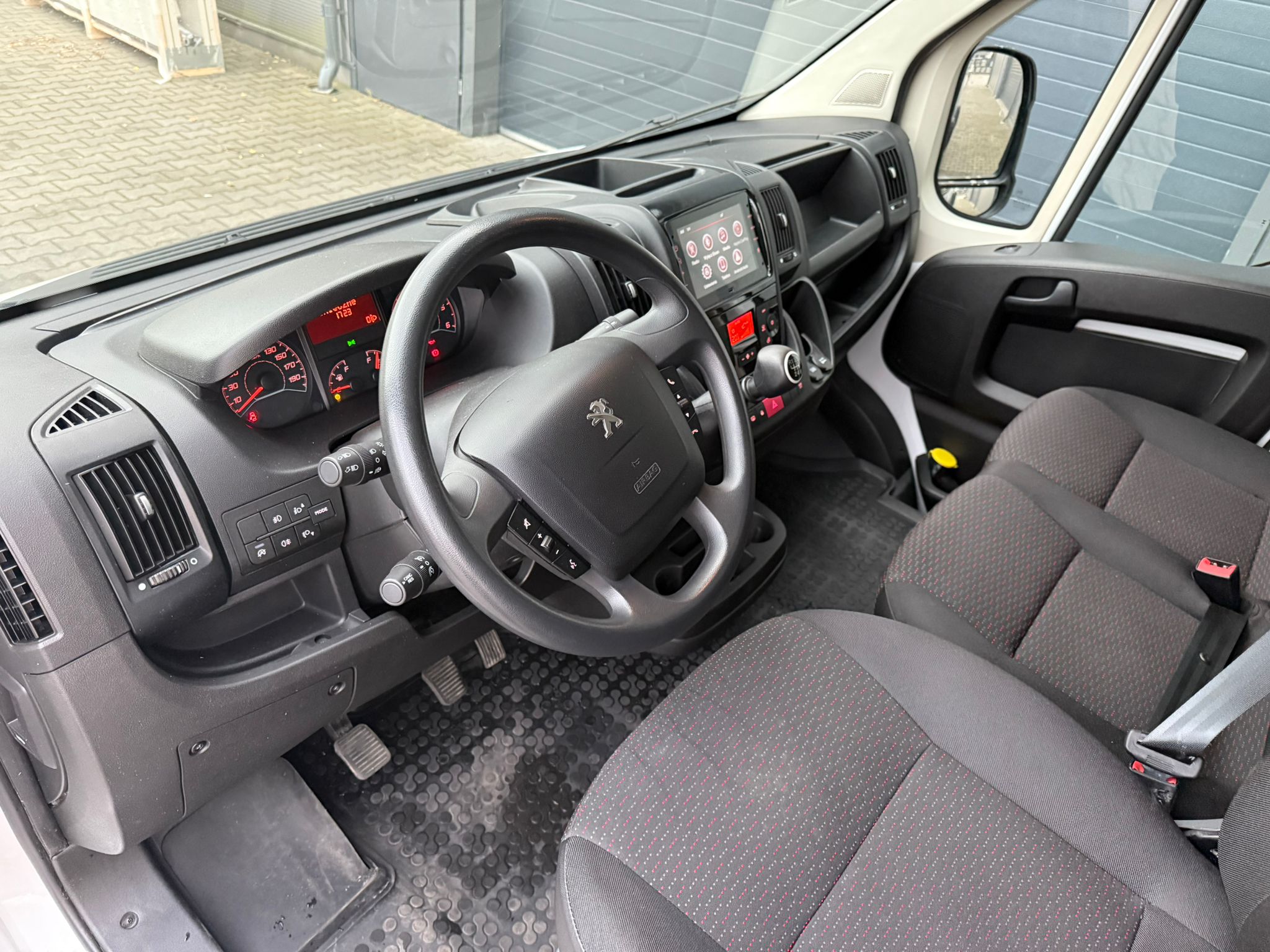 Peugeot Boxer 2023 - zdjęcie 16