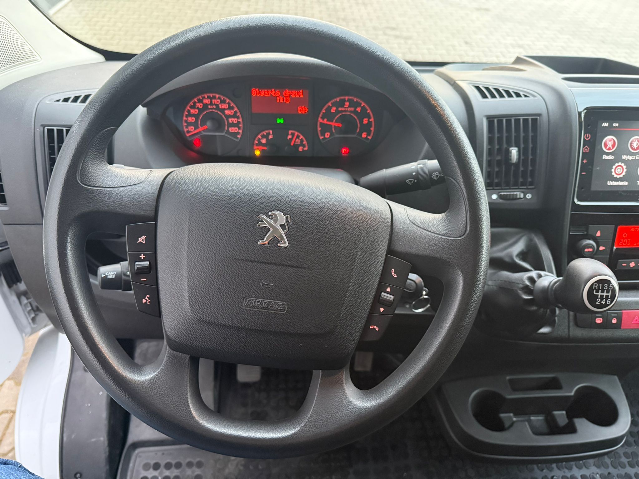 Peugeot Boxer 2023 - zdjęcie 17