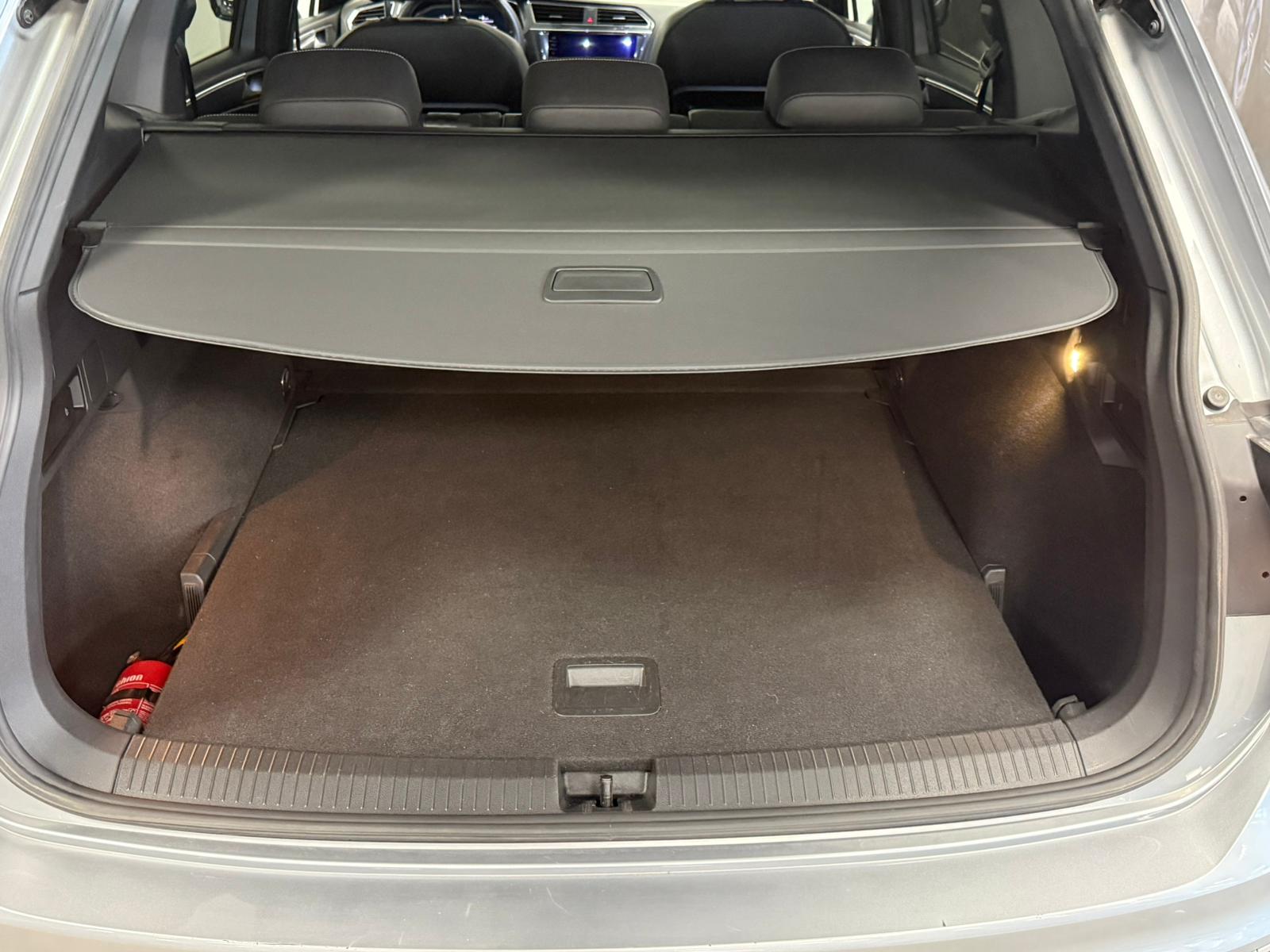 Volkswagen Tiguan 2021 - zdjęcie 13