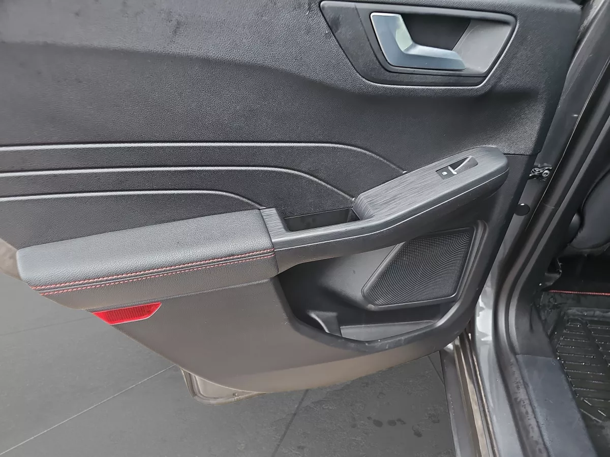 Ford Kuga 2022 - zdjęcie 21