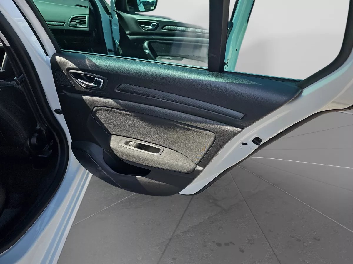 Renault Megane 2018 - zdjęcie 18
