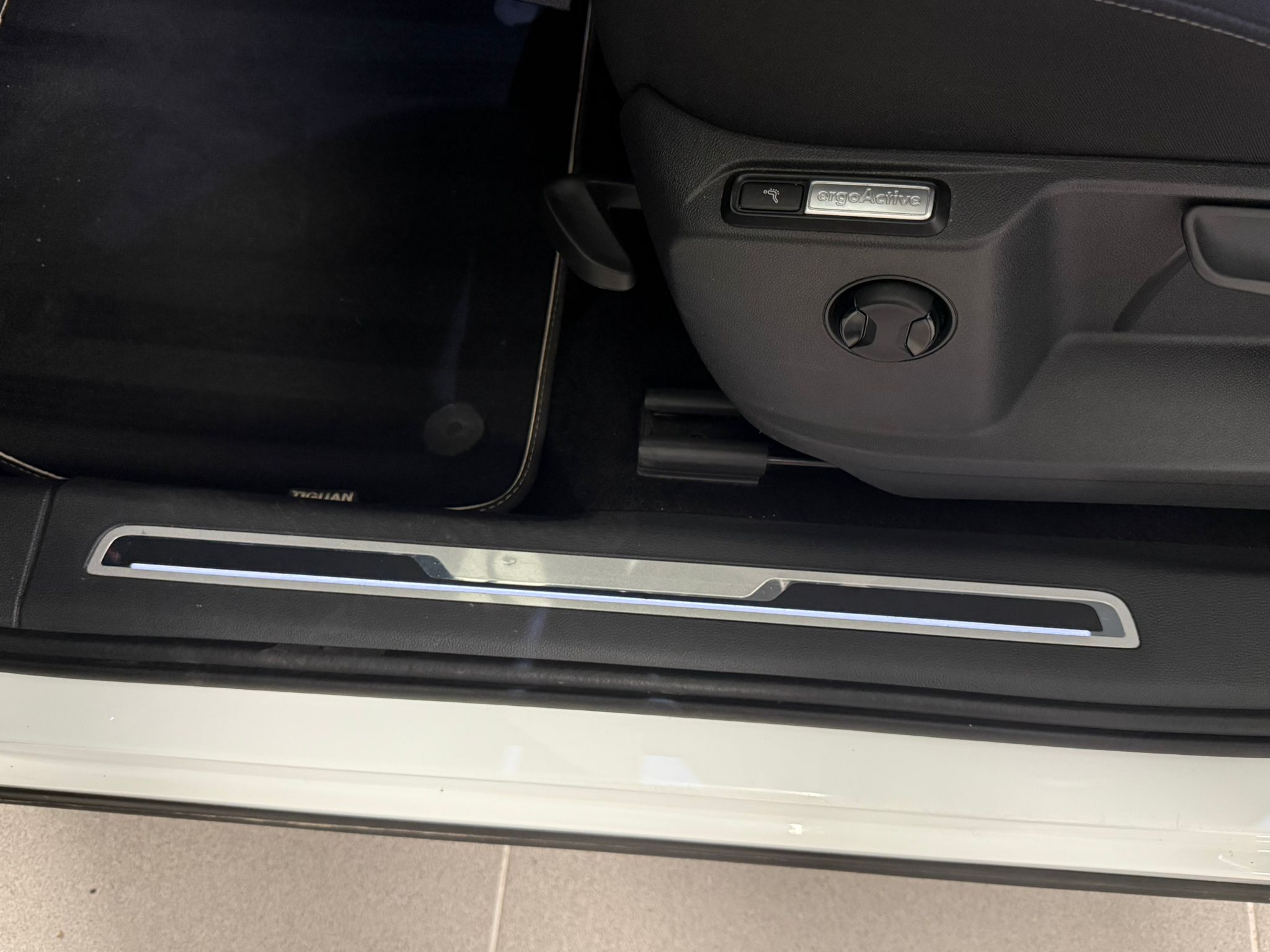 Volkswagen Tiguan 2020 - zdjęcie 24