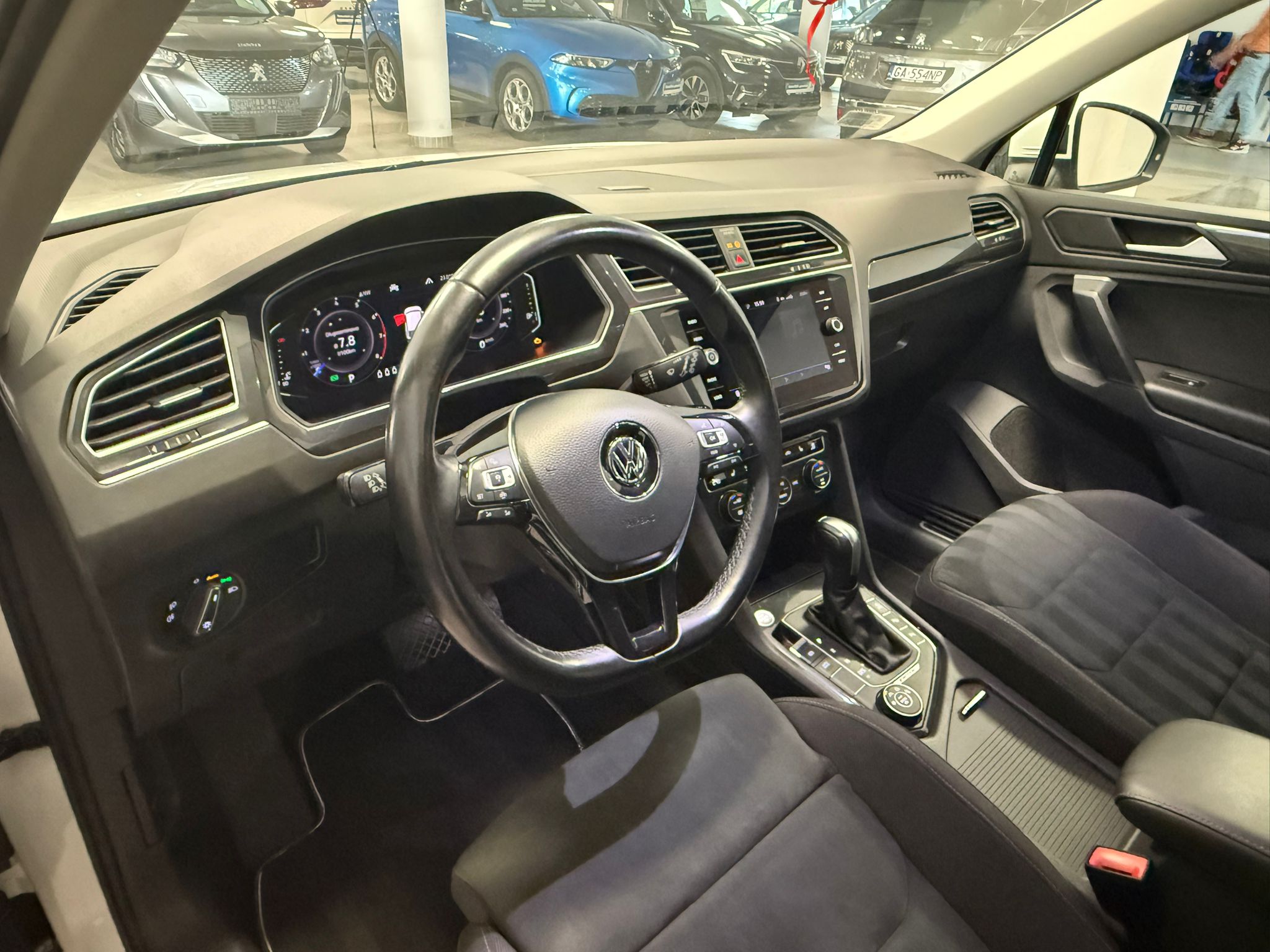 Volkswagen Tiguan 2020 - zdjęcie 11