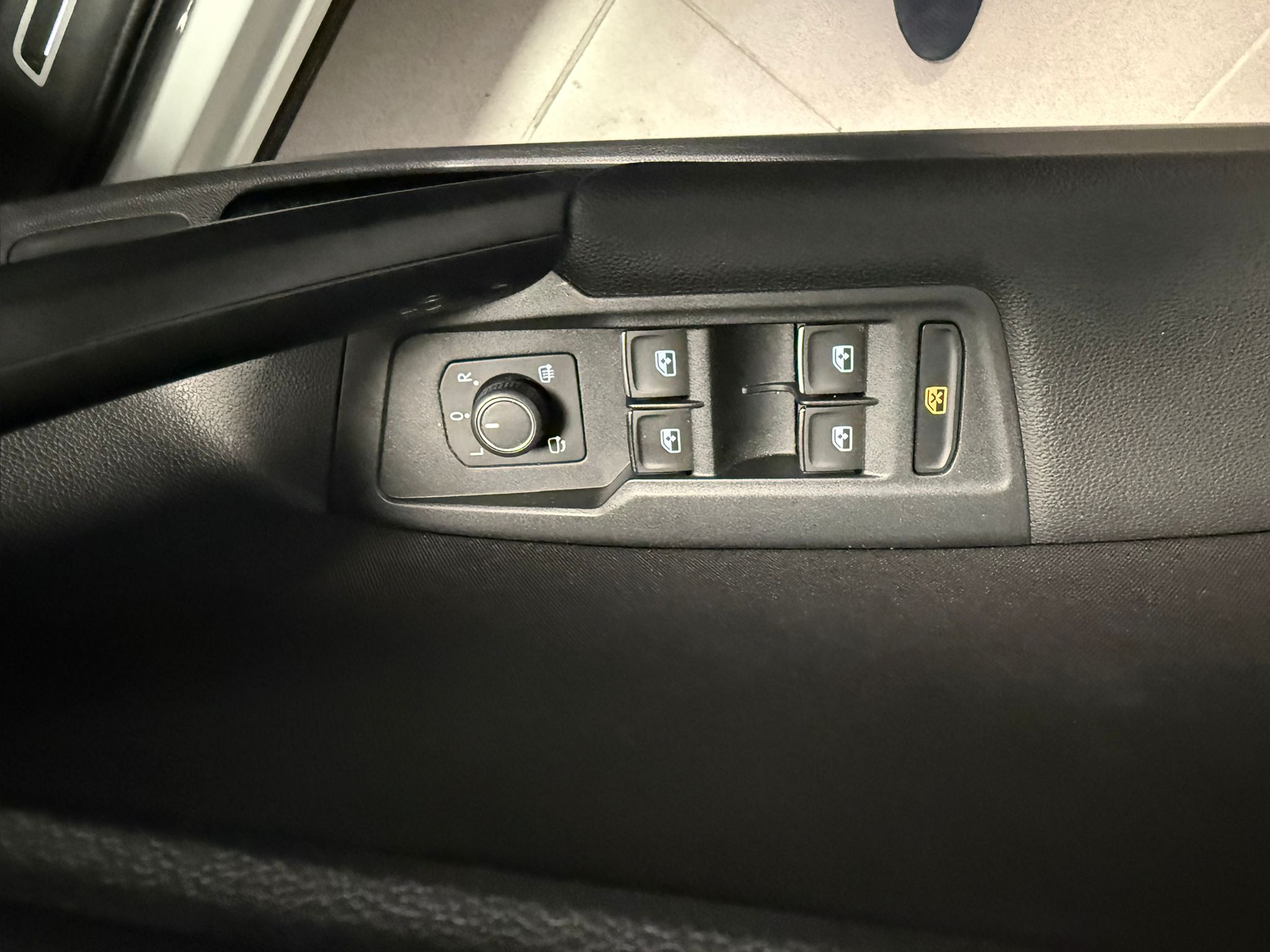 Volkswagen Tiguan 2020 - zdjęcie 27