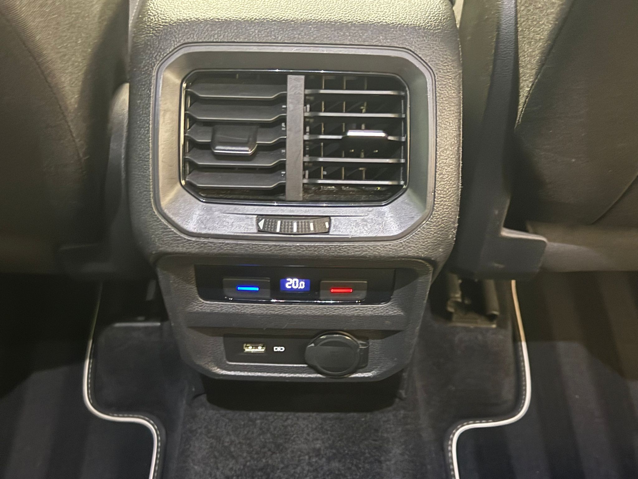 Volkswagen Tiguan 2020 - zdjęcie 30