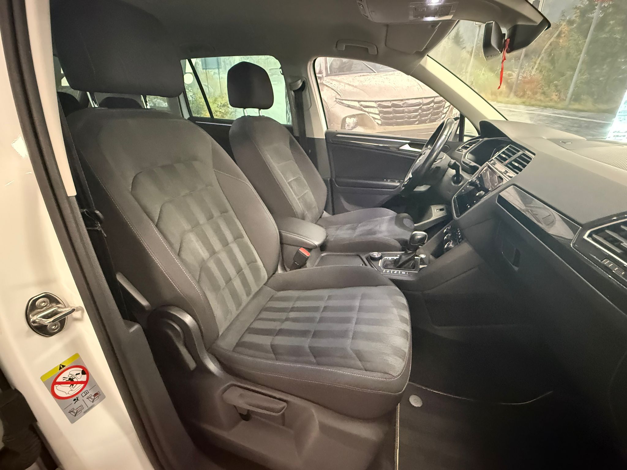 Volkswagen Tiguan 2020 - zdjęcie 31