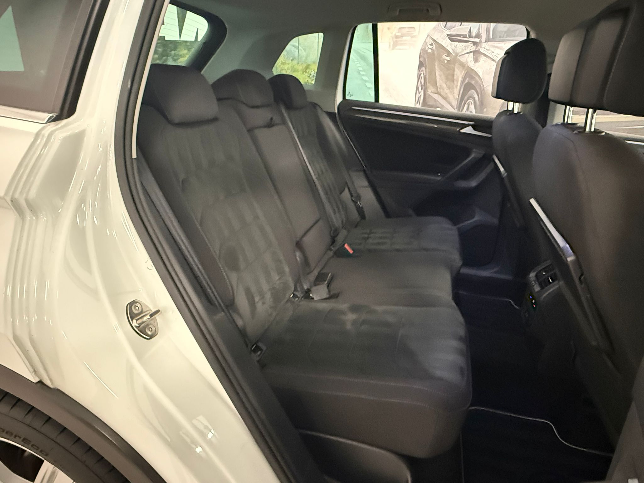 Volkswagen Tiguan 2020 - zdjęcie 16