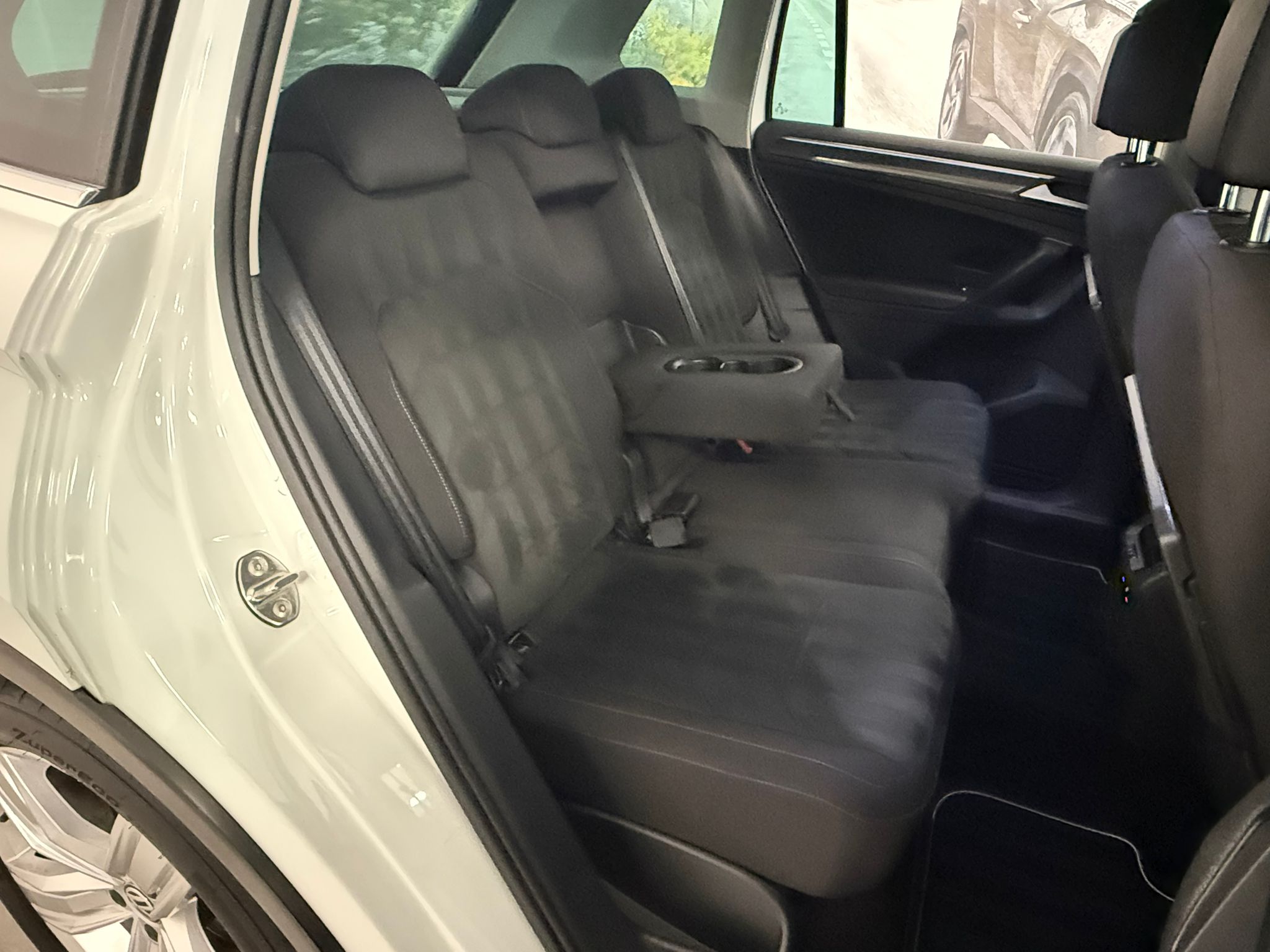 Volkswagen Tiguan 2020 - zdjęcie 15