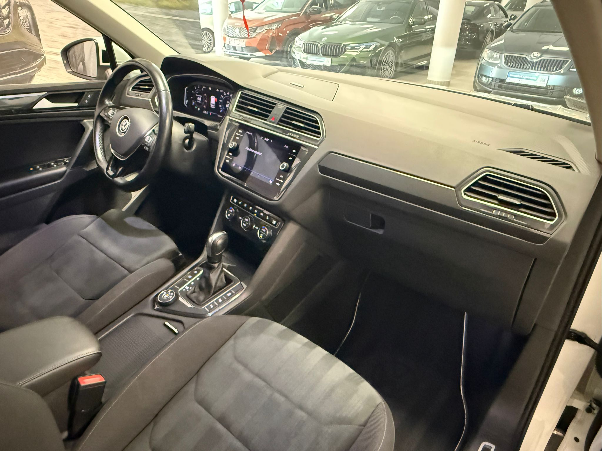 Volkswagen Tiguan 2020 - zdjęcie 12