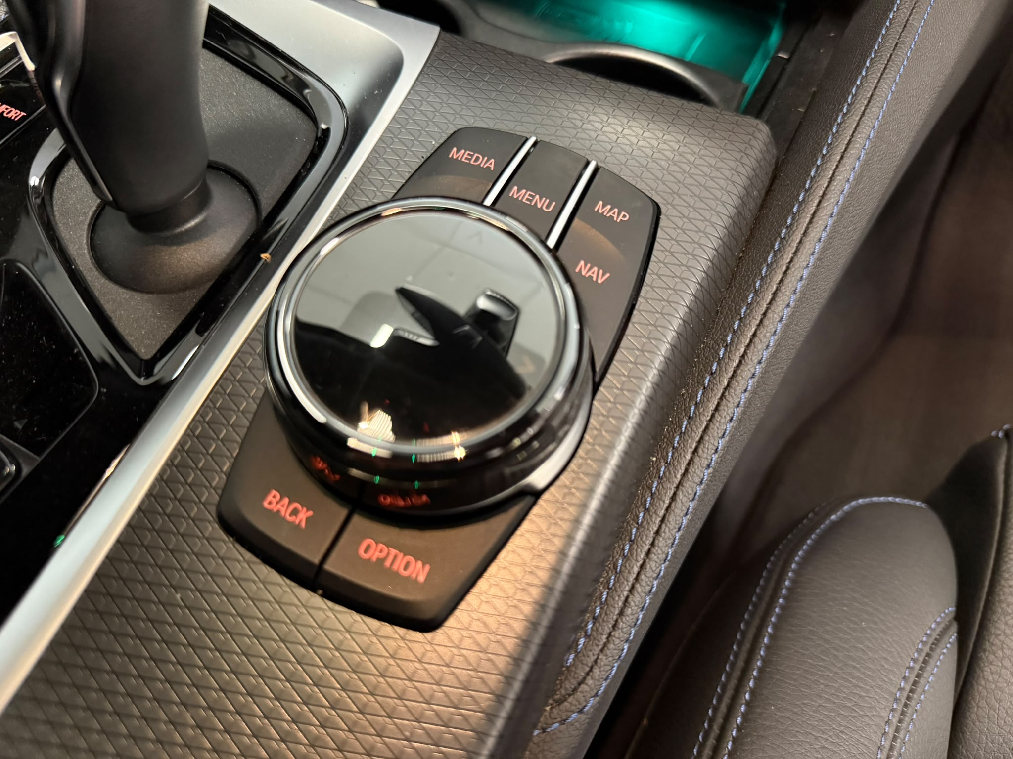 BMW Seria 5 2023 - zdjęcie 34
