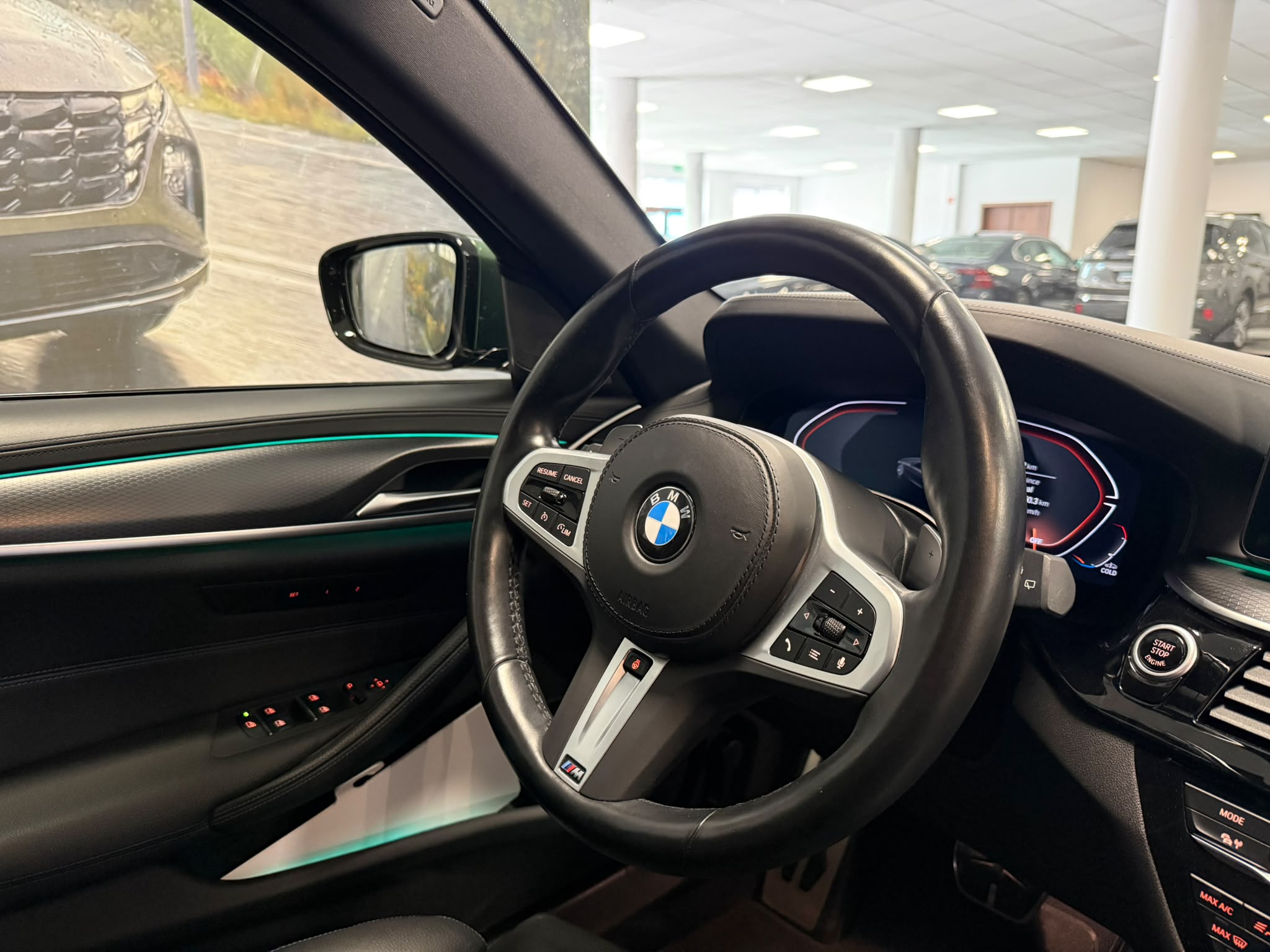 BMW Seria 5 2023 - zdjęcie 35