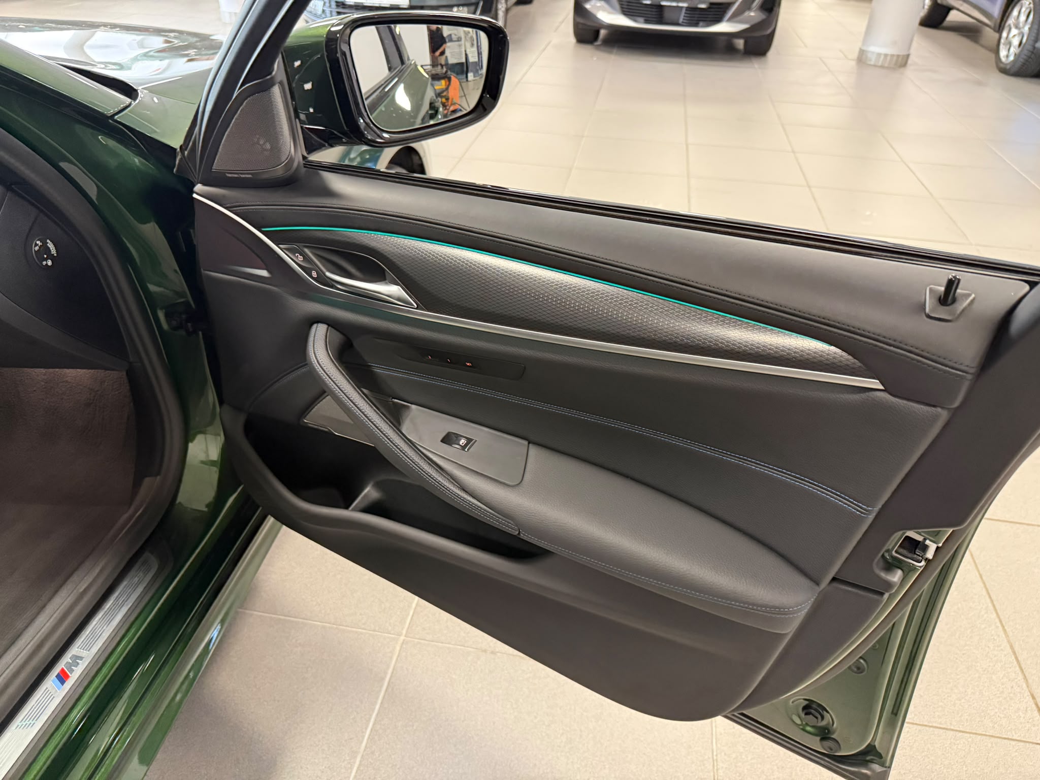 BMW Seria 5 2023 - zdjęcie 17