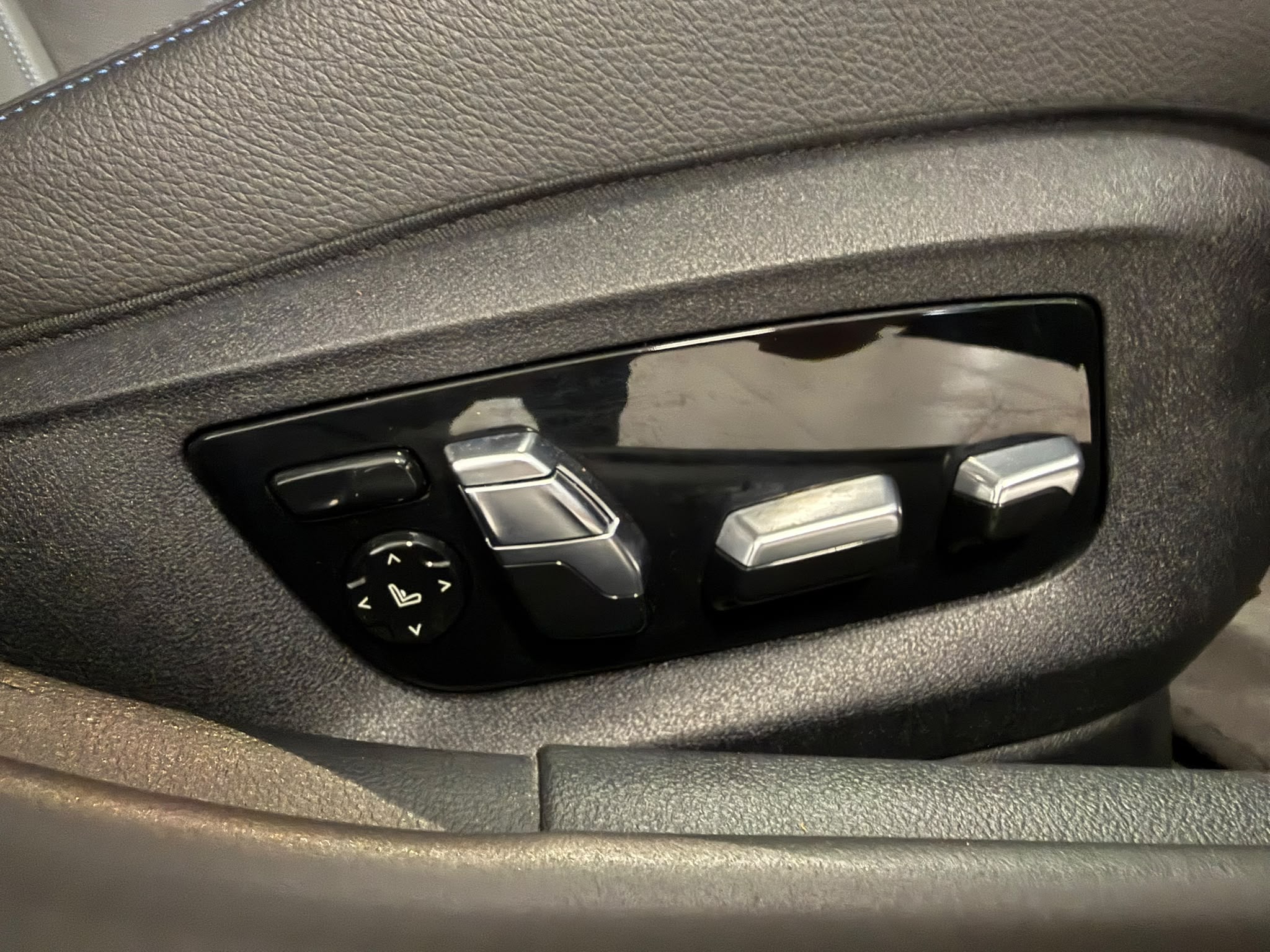 BMW Seria 5 2023 - zdjęcie 15