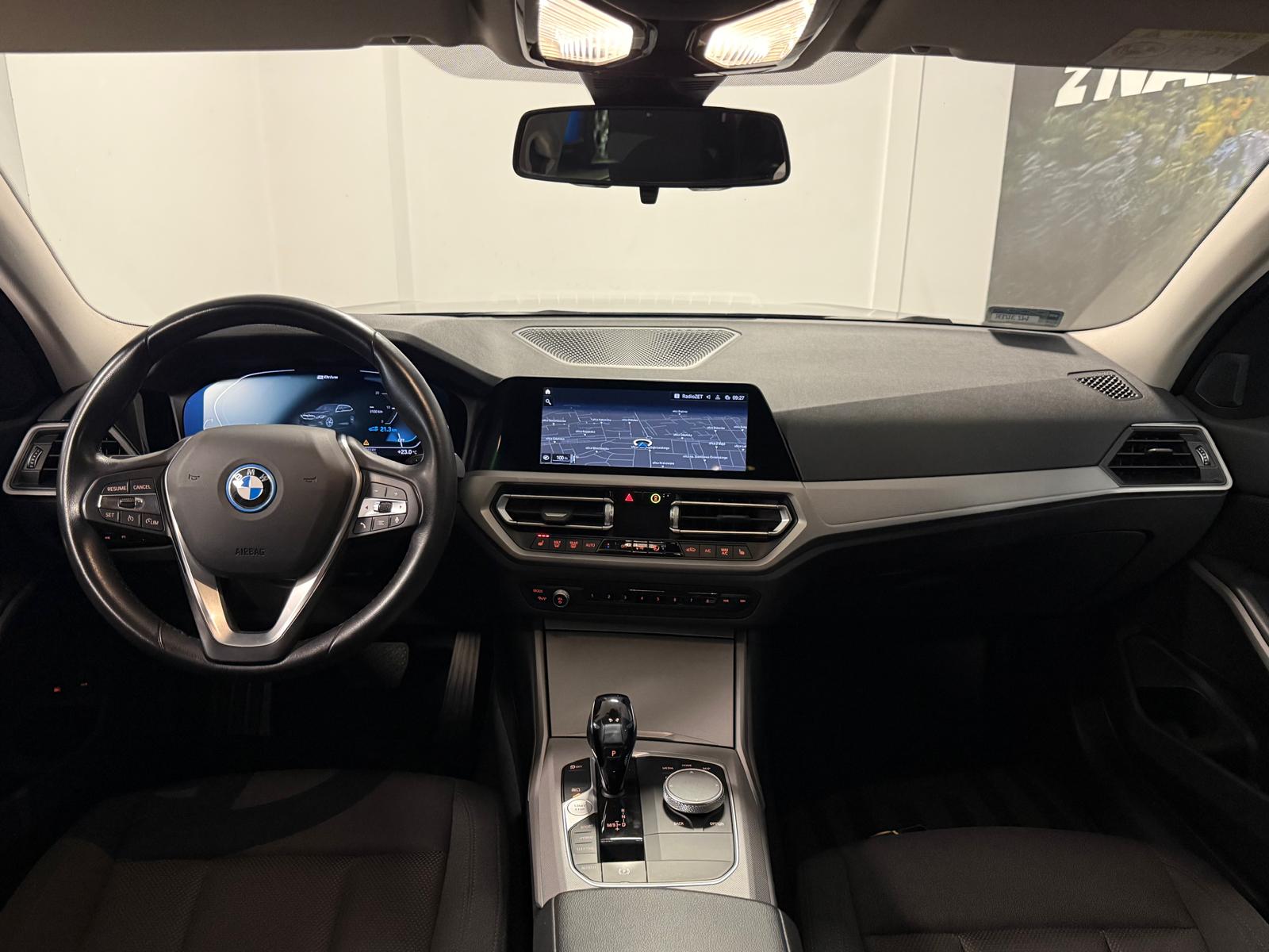 BMW Seria 3 2021 - zdjęcie 14