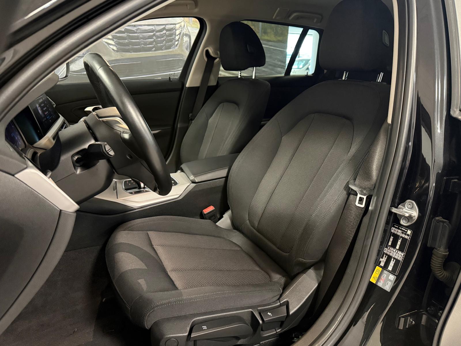 BMW Seria 3 2021 - zdjęcie 17